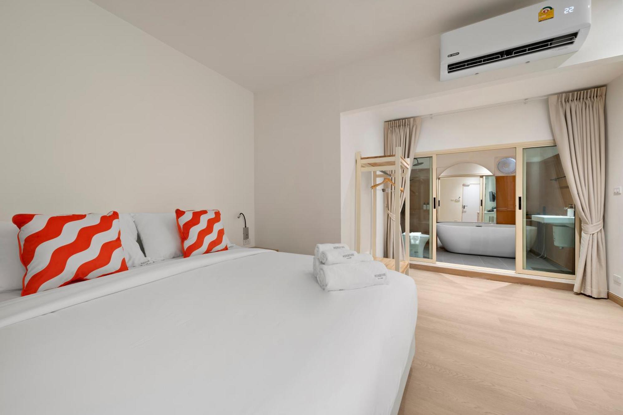 Hotel Horange Phuket Town Esterno foto