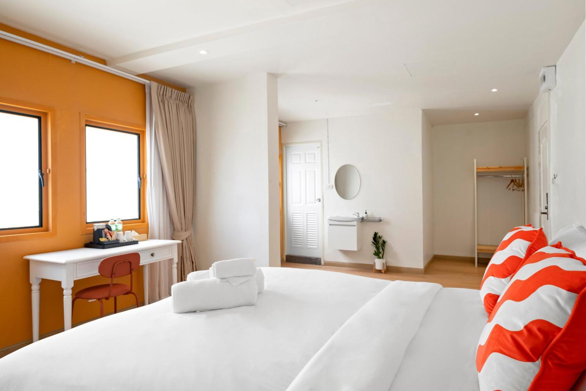 Hotel Horange Phuket Town Esterno foto