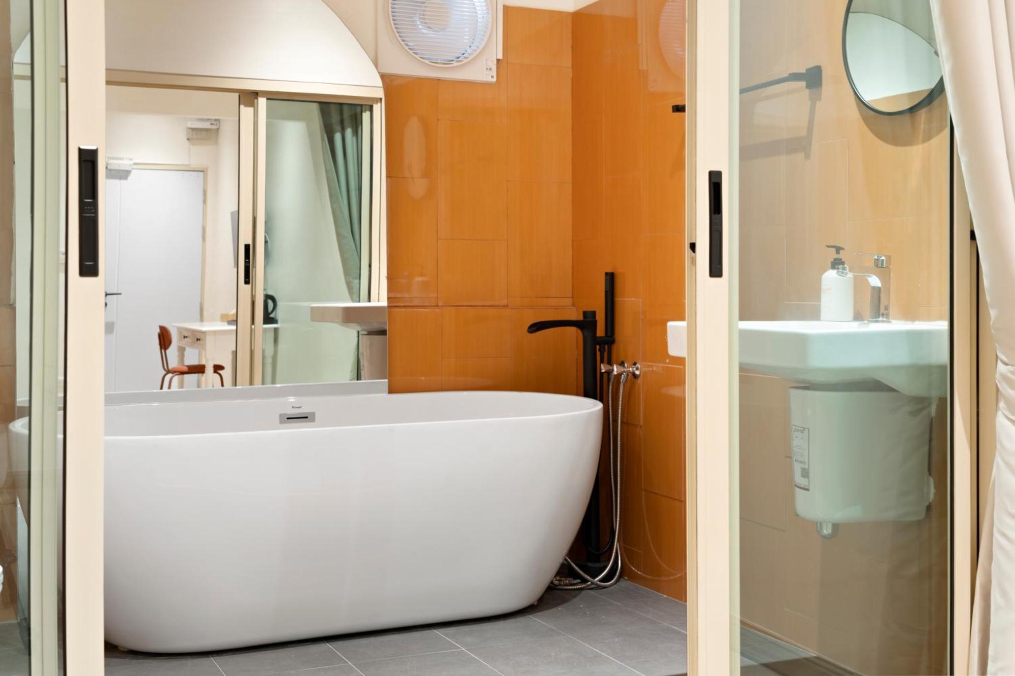 Hotel Horange Phuket Town Esterno foto