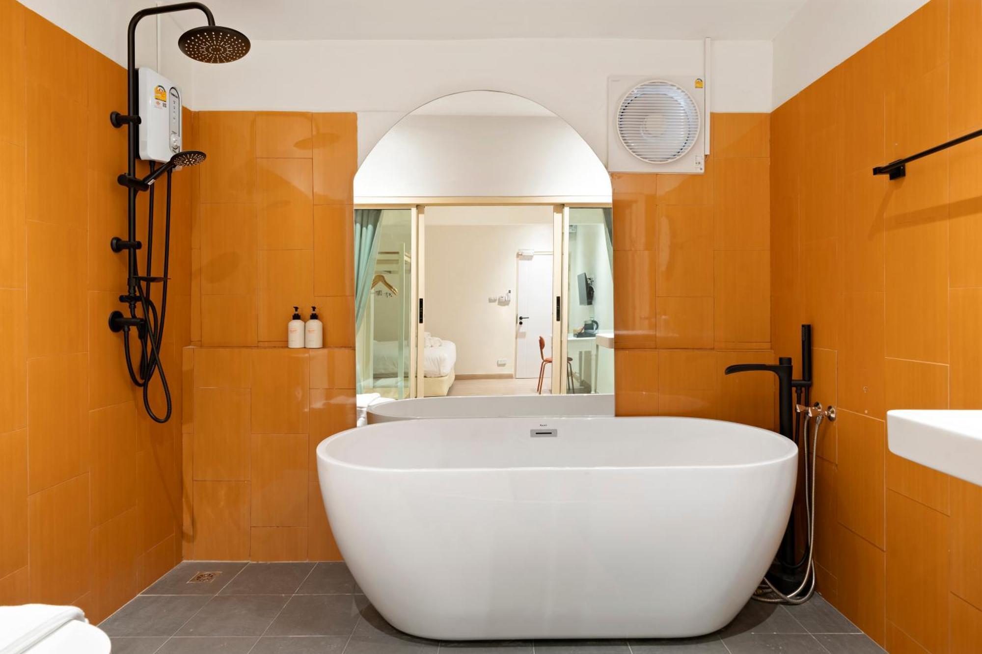 Hotel Horange Phuket Town Esterno foto