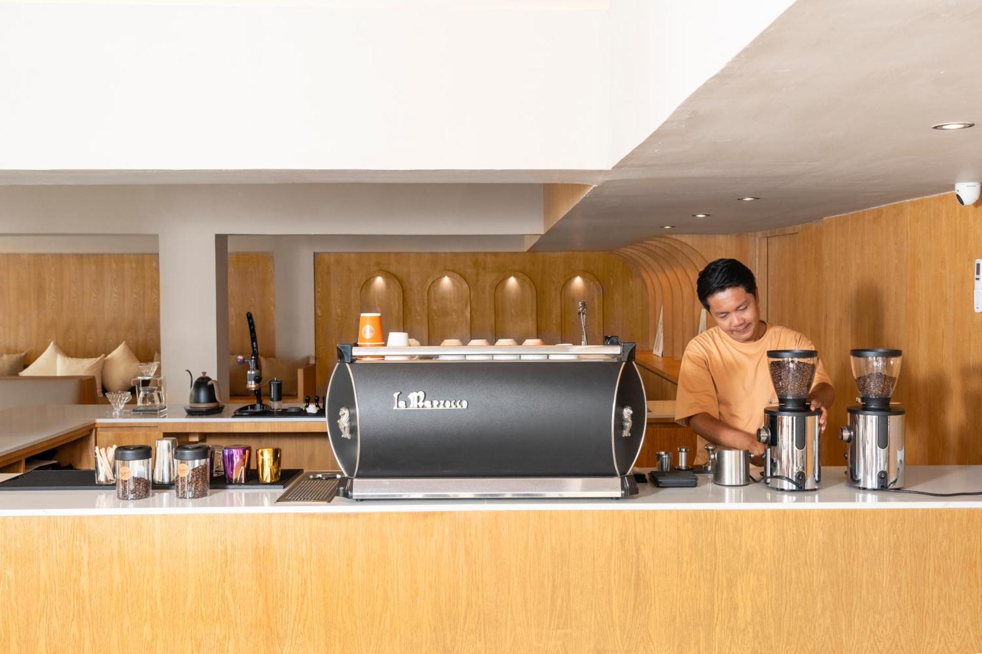Hotel Horange Phuket Town Esterno foto