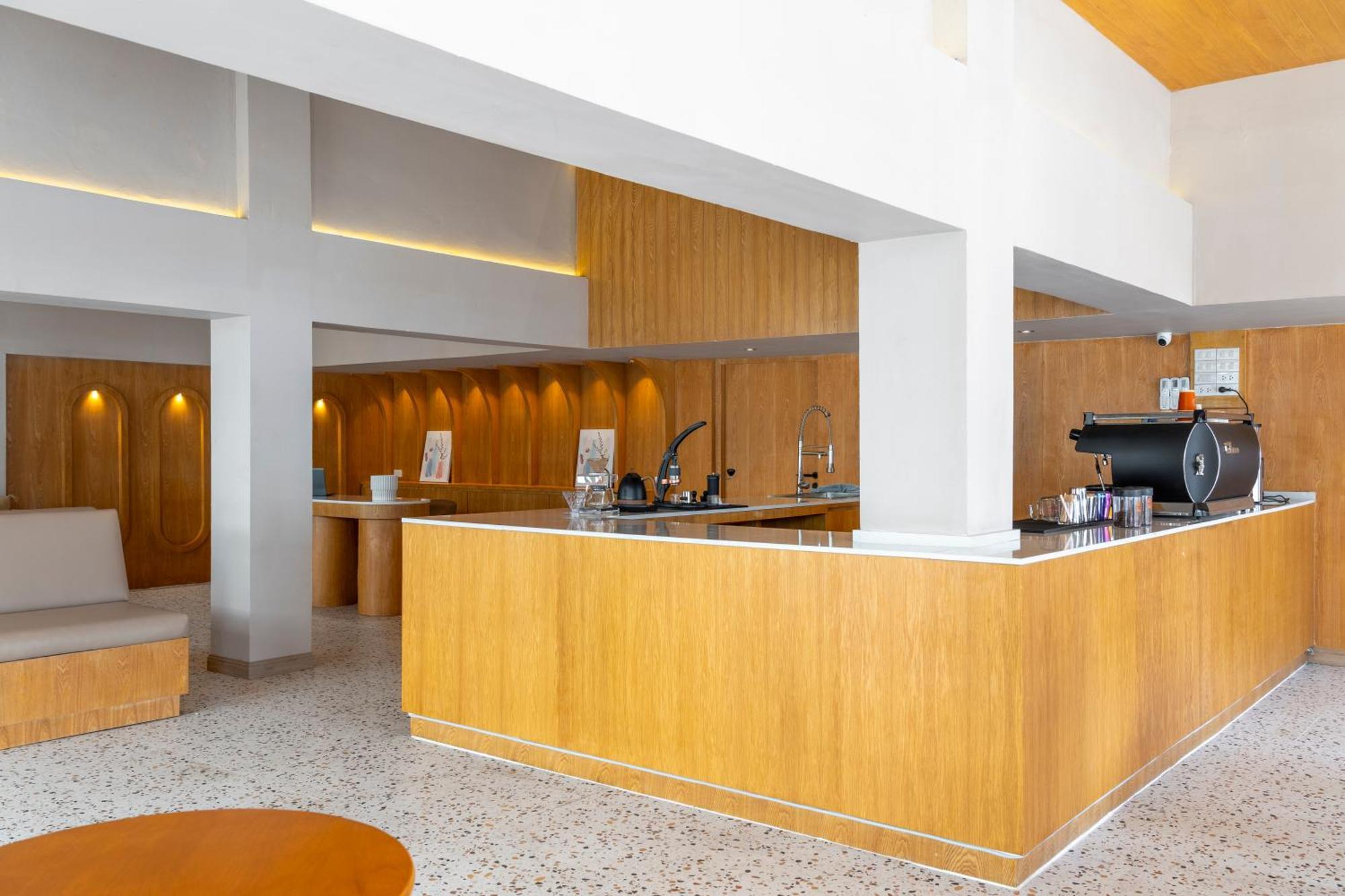Hotel Horange Phuket Town Esterno foto
