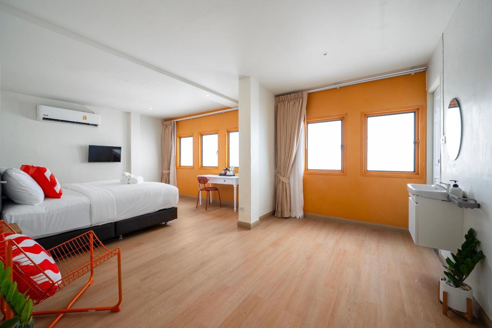 Hotel Horange Phuket Town Esterno foto